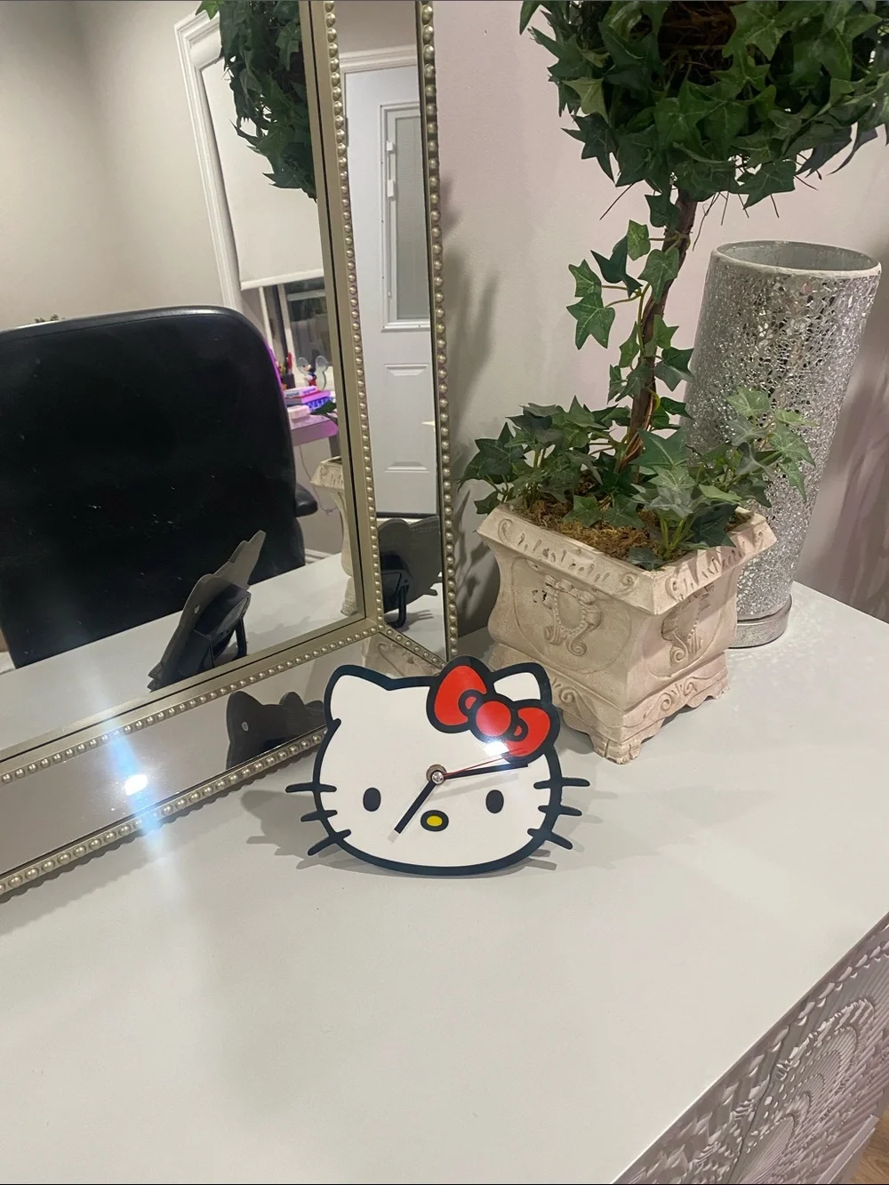 Hello kitty clock